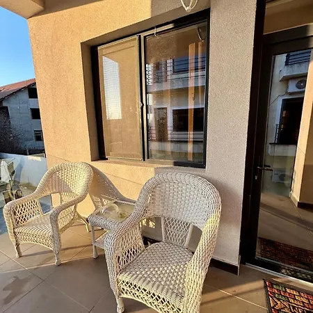 Goldie Mar Apartment *
